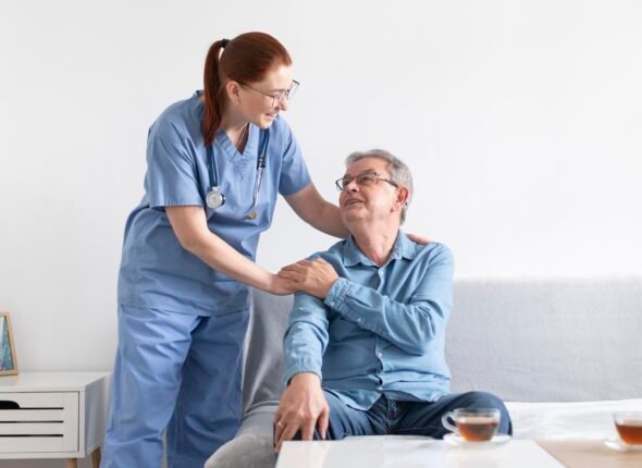 medium-shot-smiley-man-nurse